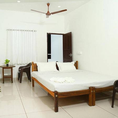 Bethesda Inn Kochi Bagian luar foto