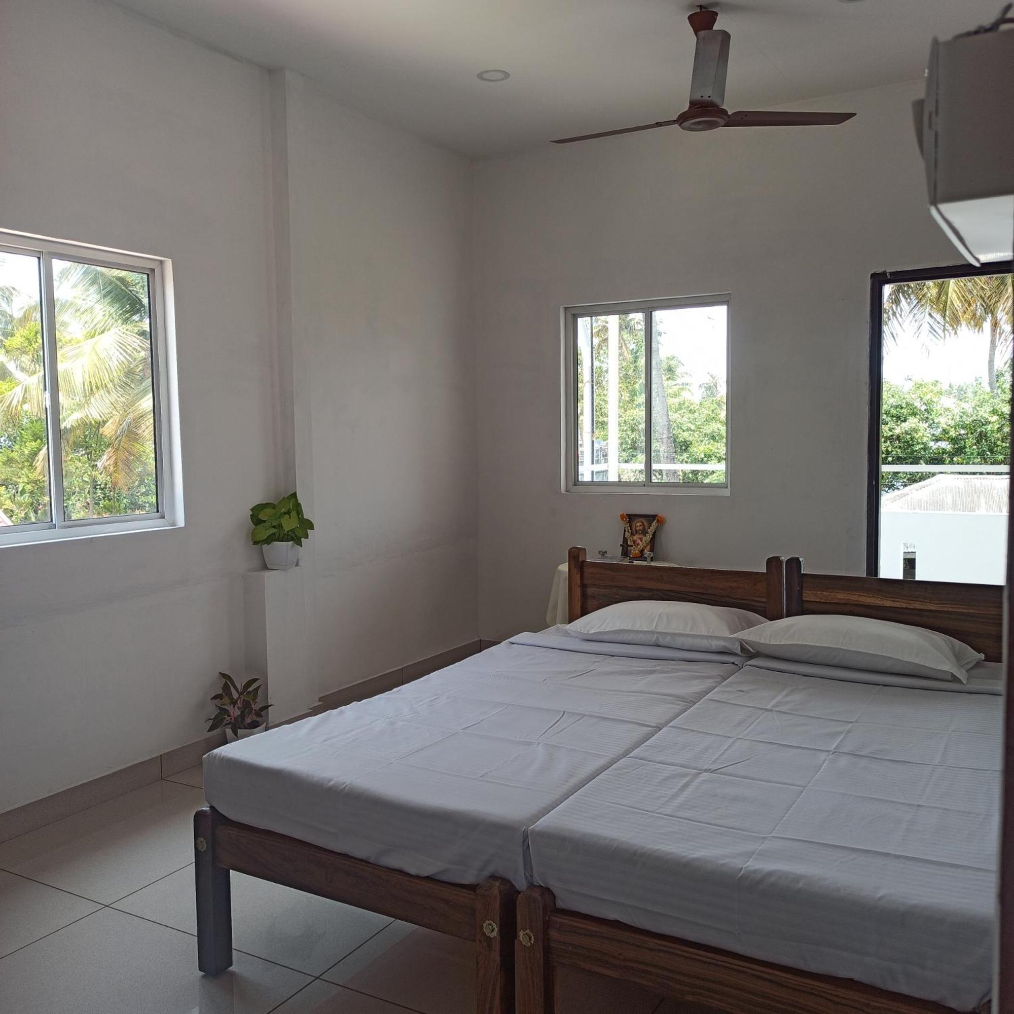 Bethesda Inn Kochi Bagian luar foto