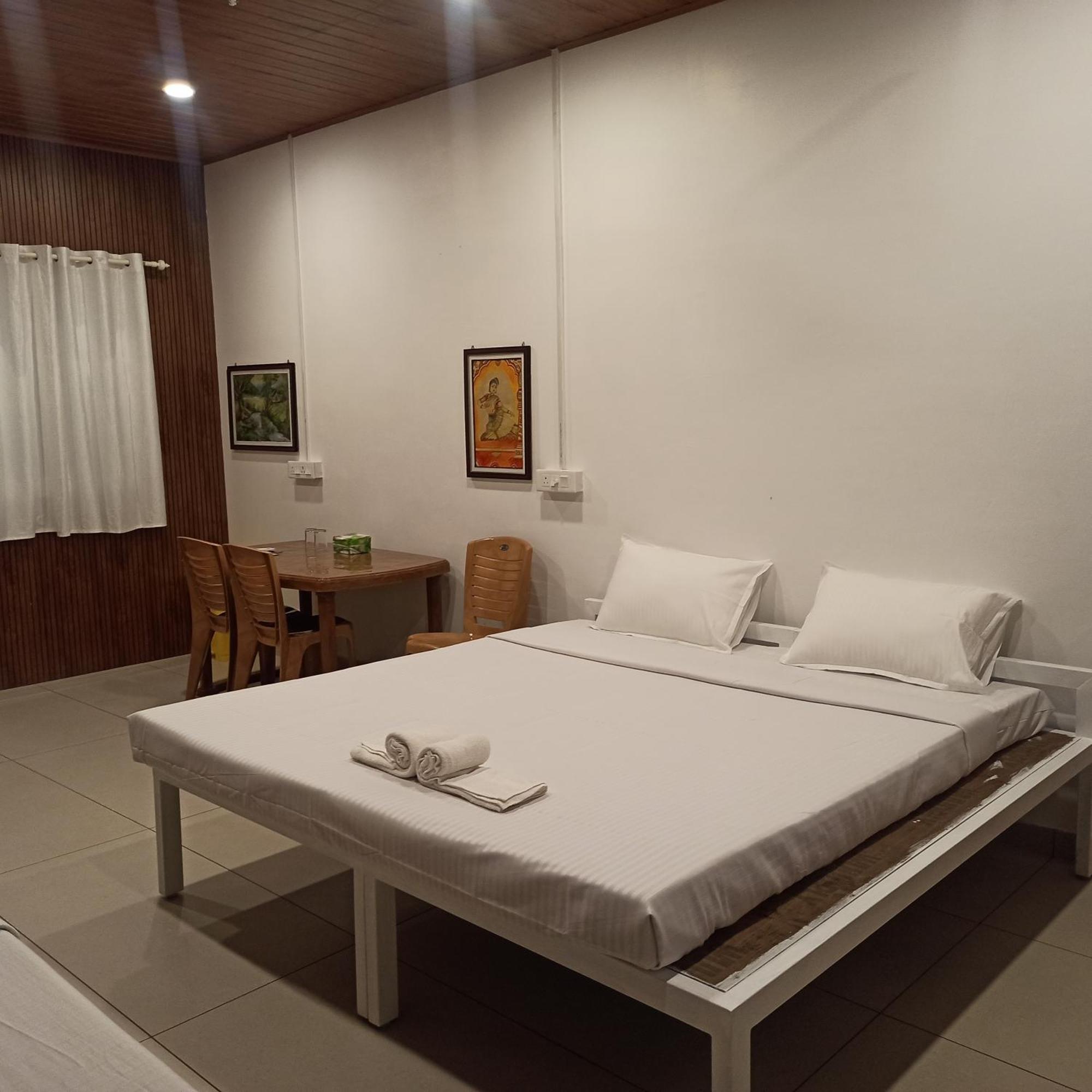 Bethesda Inn Kochi Bagian luar foto