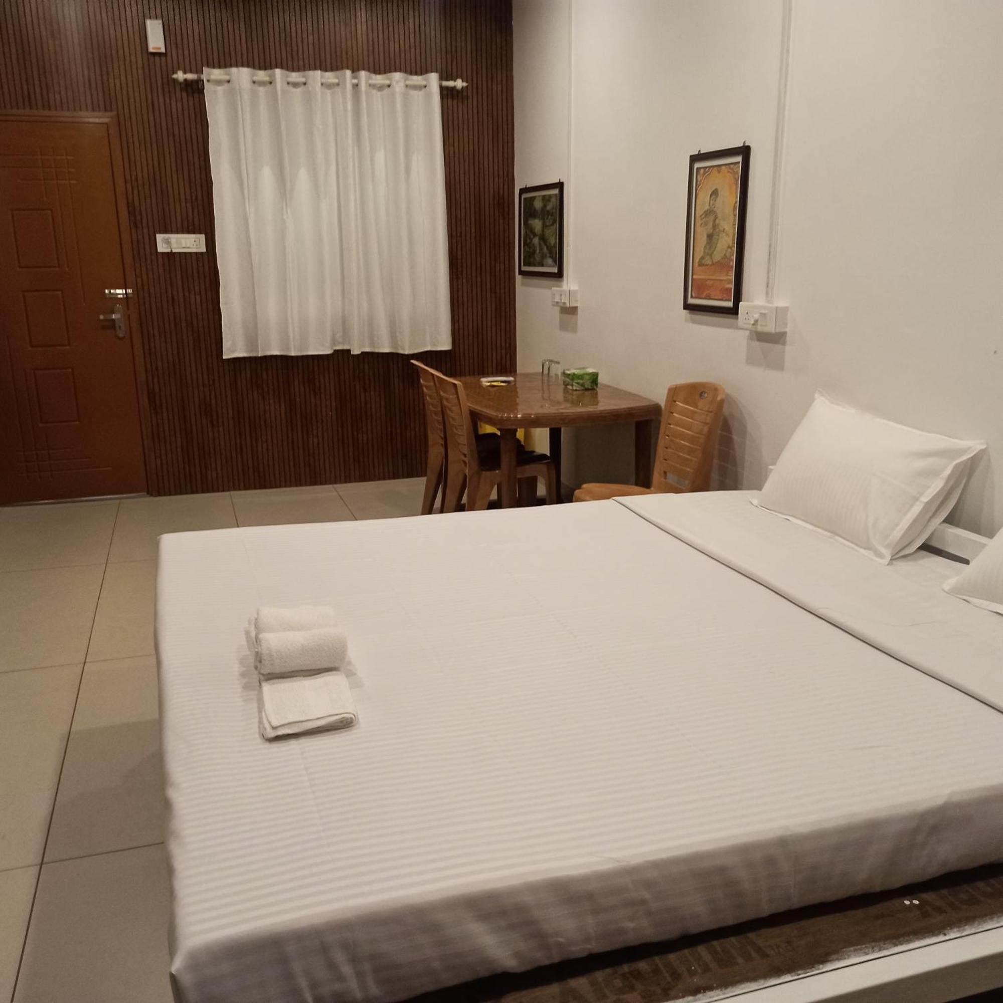Bethesda Inn Kochi Bagian luar foto